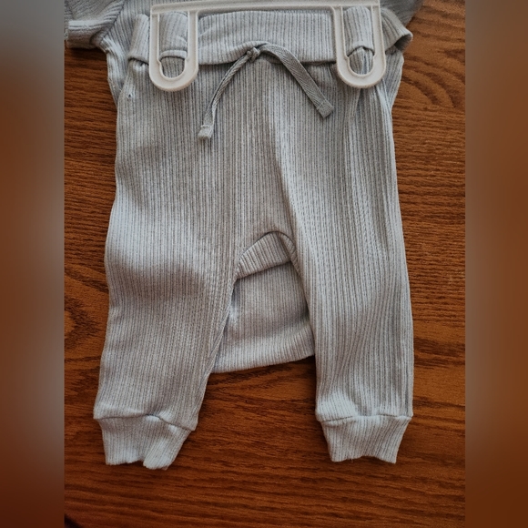 (3 Piece Set); bodysuit, pant, hat; RZ BABY by Rachel Zoe - Picture 3 of 6